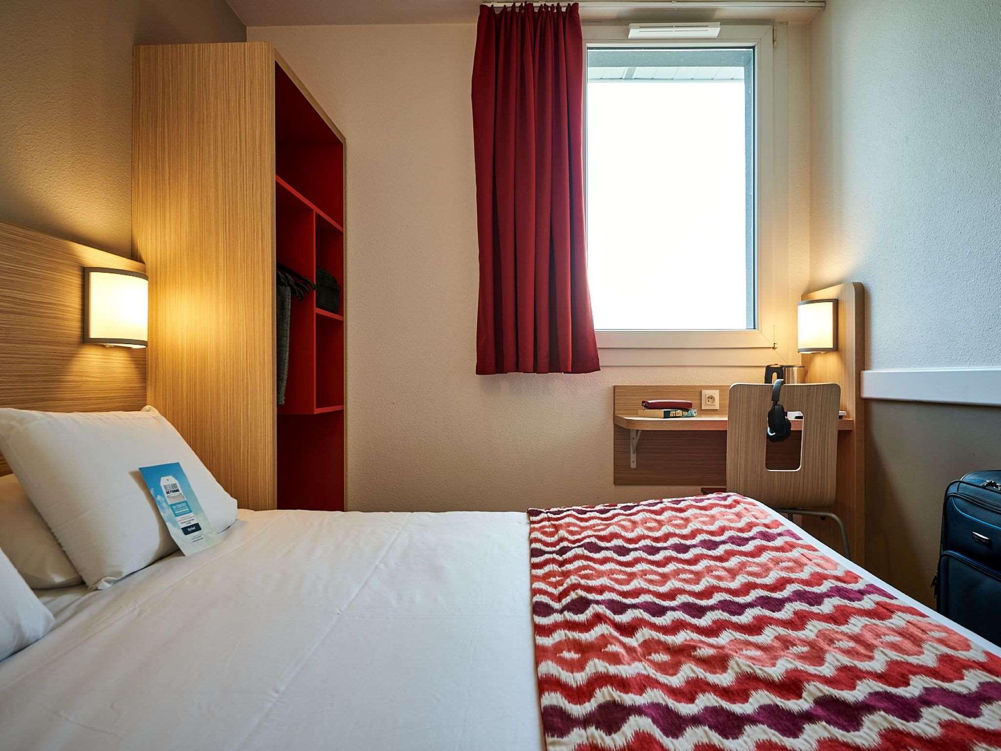 กีริอ๊าด รูออง ซุด - วาล เดอ เรย Hotel Val-de-Reuil ภายนอก รูปภาพ