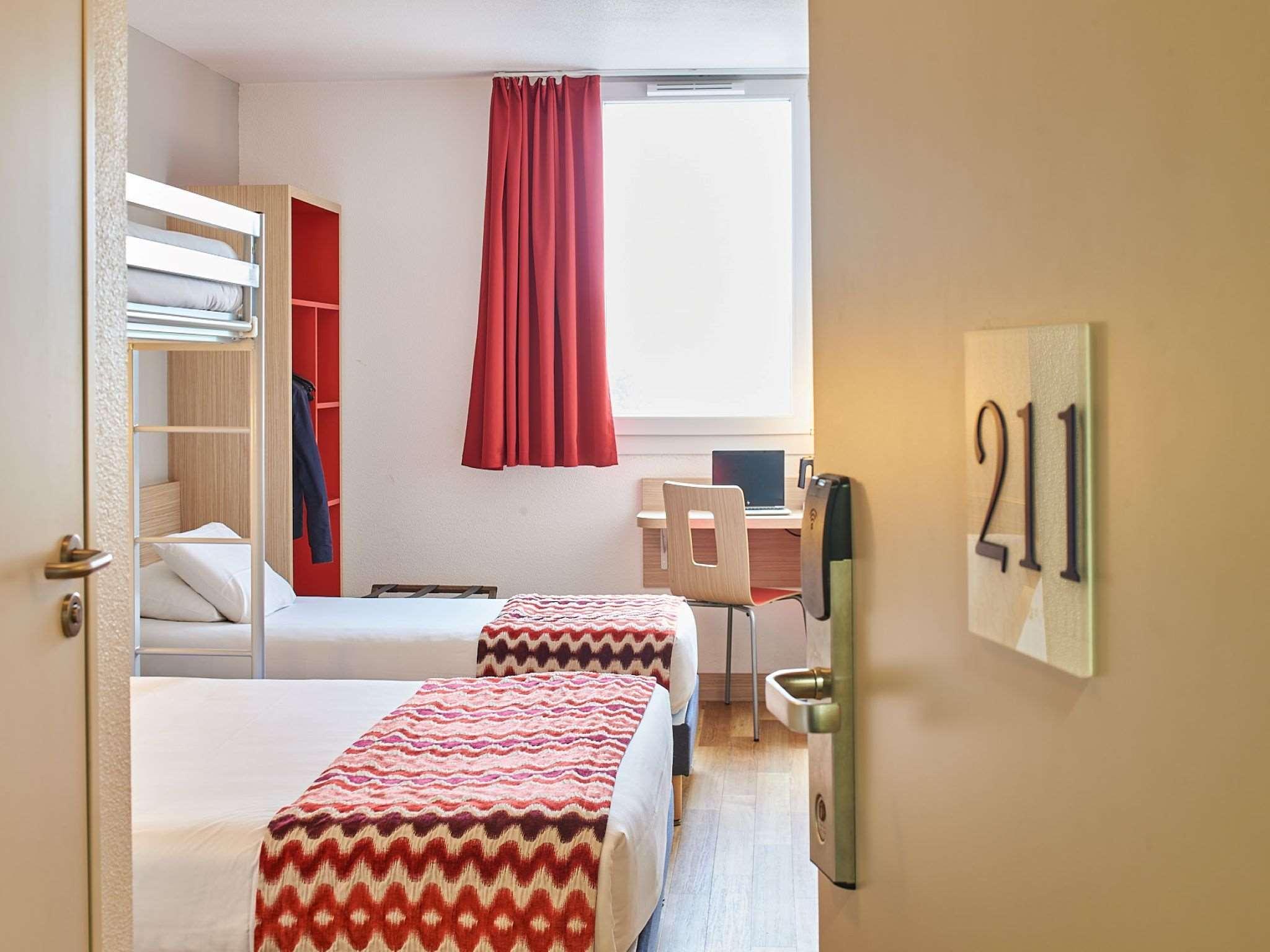 กีริอ๊าด รูออง ซุด - วาล เดอ เรย Hotel Val-de-Reuil ภายนอก รูปภาพ
